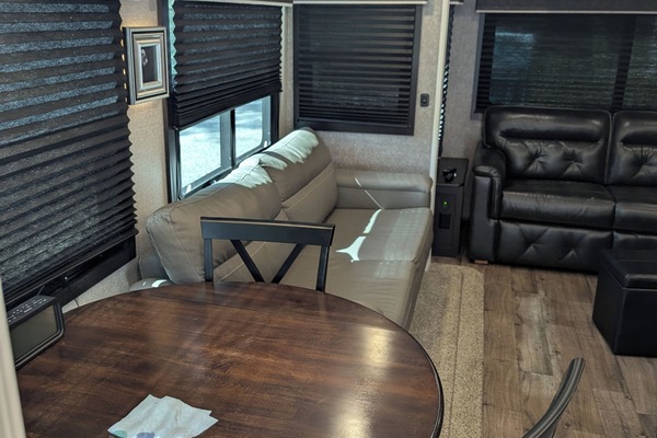 Smart TV, fireplace, stereo