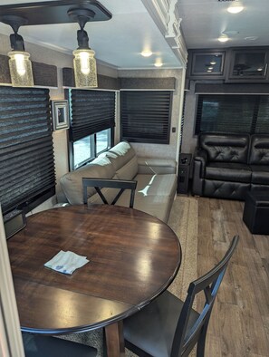 Smart TV, fireplace, stereo