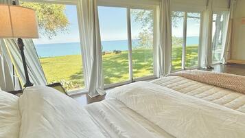 4 bedrooms, desk, iron/ironing board, WiFi