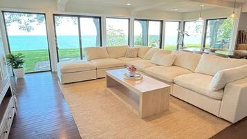 TV connectée, cheminée, médiathèque