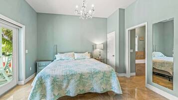 4 habitaciones, tabla de planchar con plancha y cuna de viaje