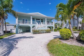 Exterior - Pine Avenue next door!~Heated pool~Steps to Beach (Anna Maria)