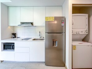 Fridge, microwave, stovetop, dishwasher