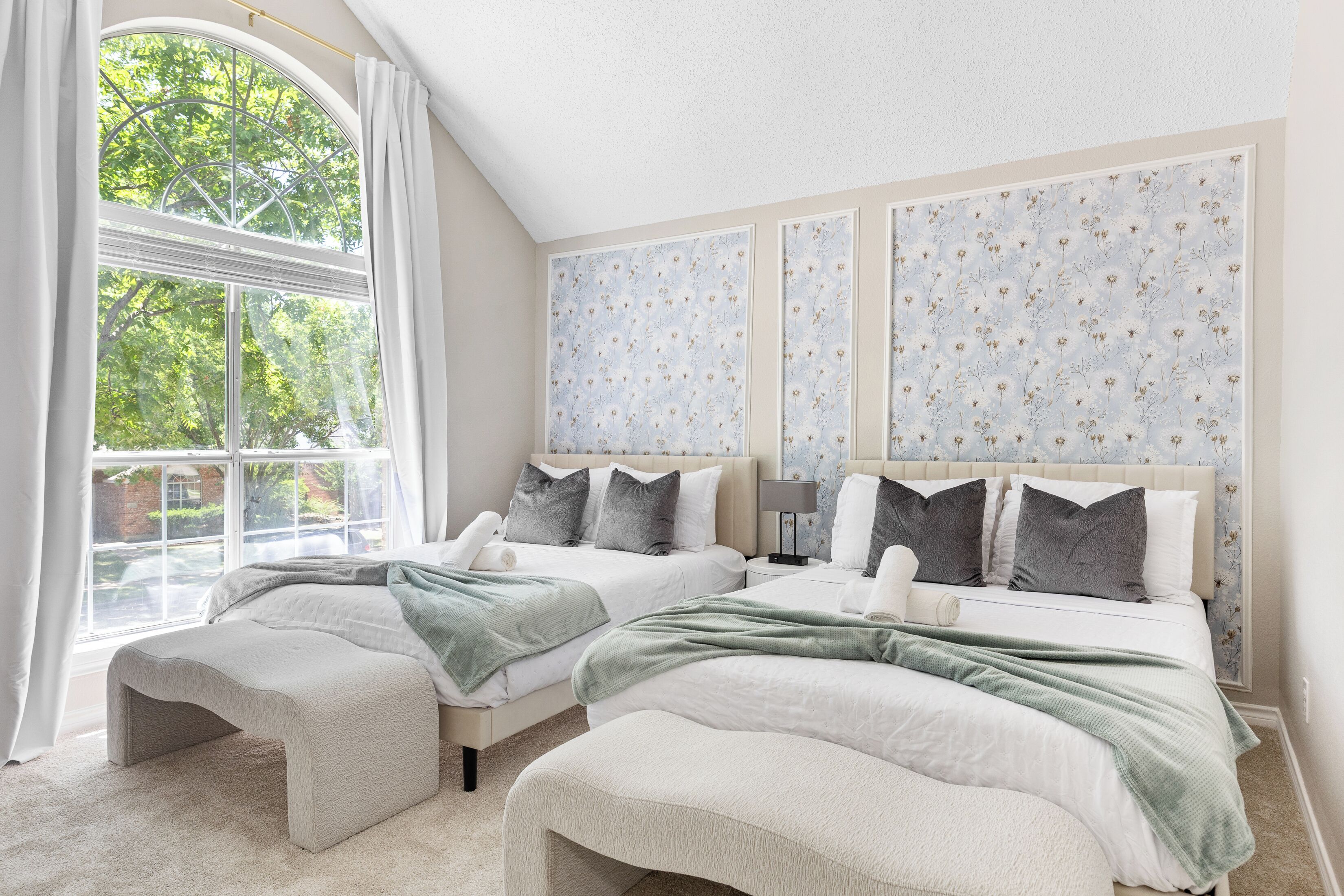 4 habitaciones, tabla de planchar con plancha, wifi y ropa de cama 