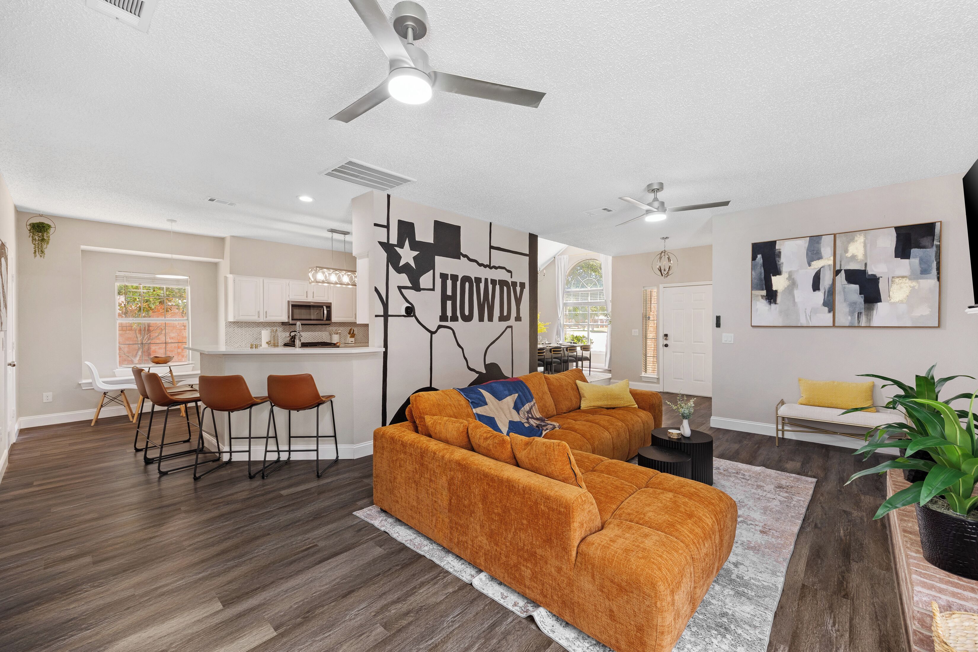 Televisión y chimenea 