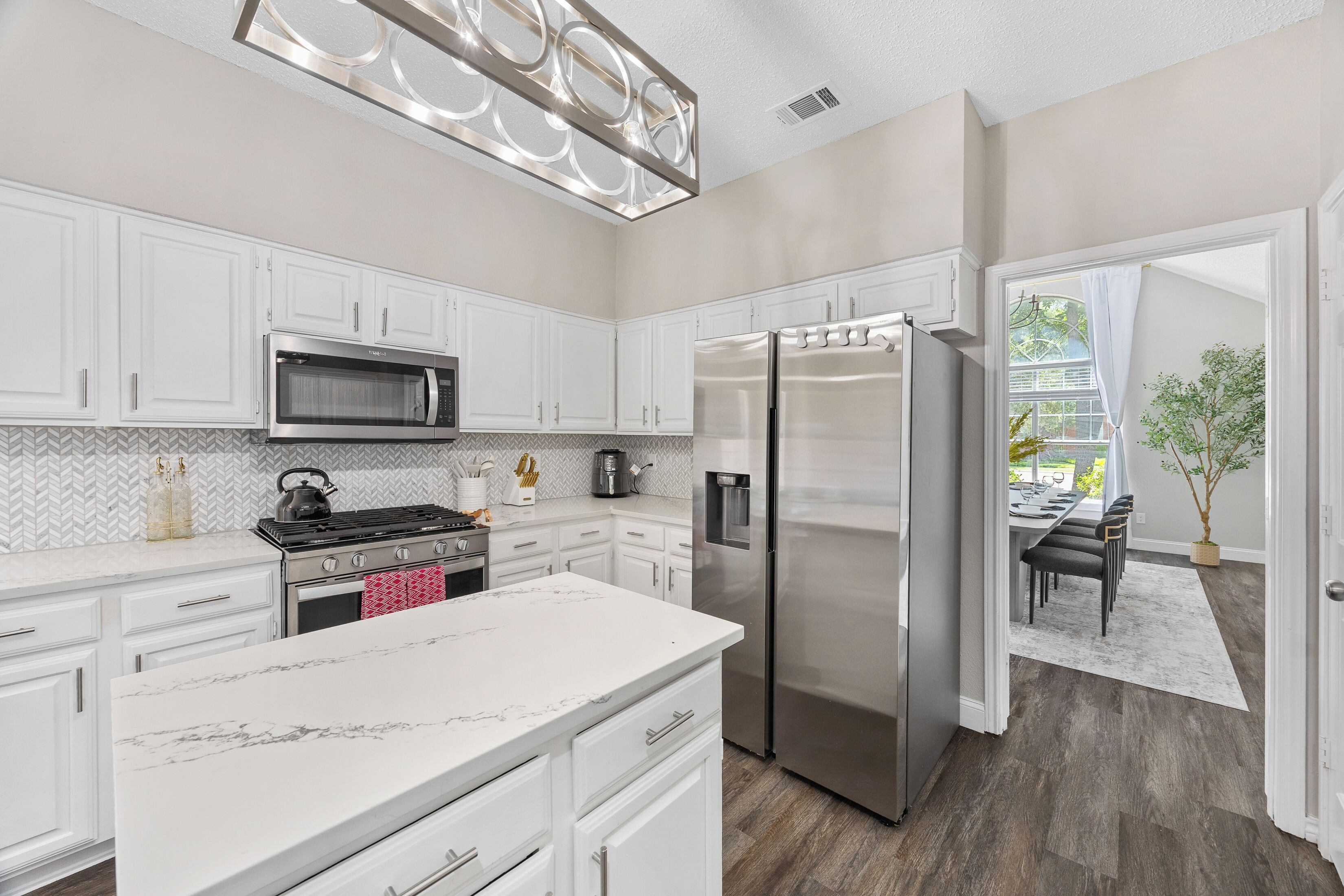 Micro-ondes, four, plaque de cuisson, lave-vaisselle