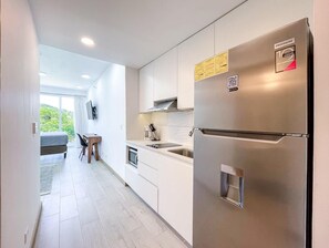 Fridge, microwave, stovetop, dishwasher
