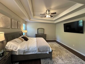 6 bedrooms, iron/ironing board, WiFi, bed sheets