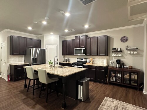 Model- Home Modern, Spacious, and Great Location