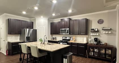 Model- Home Modern, Spacious, and Great Location