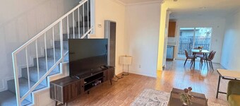 The Jasmine, Cozy Home w/ Patio + Parking & AC.