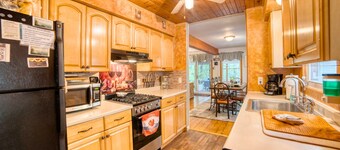 Poconos Hideaway - 1mi to Lake - Firepit - Pets OK