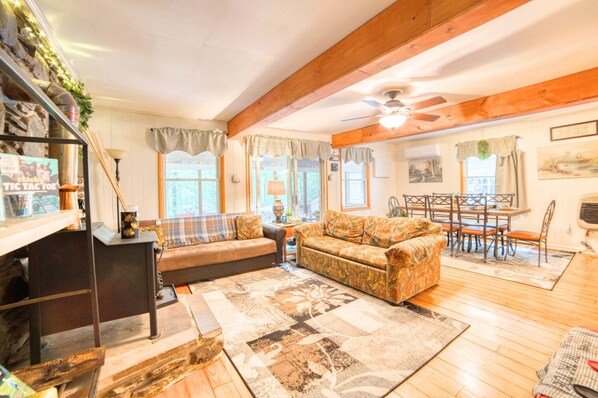 Smart TV, books, stereo