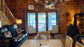 TV, fireplace, DVD player, books