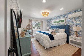 4 bedrooms, desk, iron/ironing board, travel crib