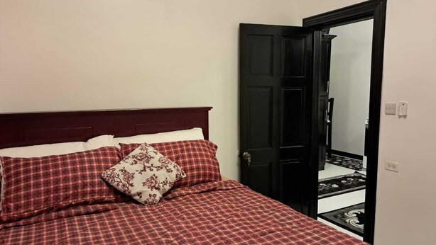 2 habitaciones, tabla de planchar con plancha, internet y ropa de cama