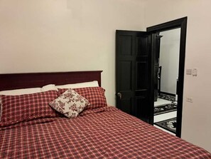 Iron/ironing board, Internet, bed sheets - Charming 2-bedroom apartment with AC (Triumph)