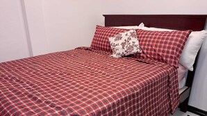 2 habitaciones, tabla de planchar con plancha, internet y ropa de cama