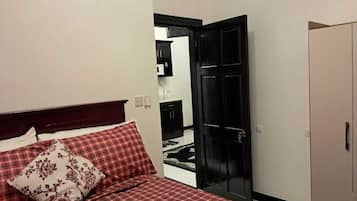 Iron/ironing board, Internet, bed sheets
