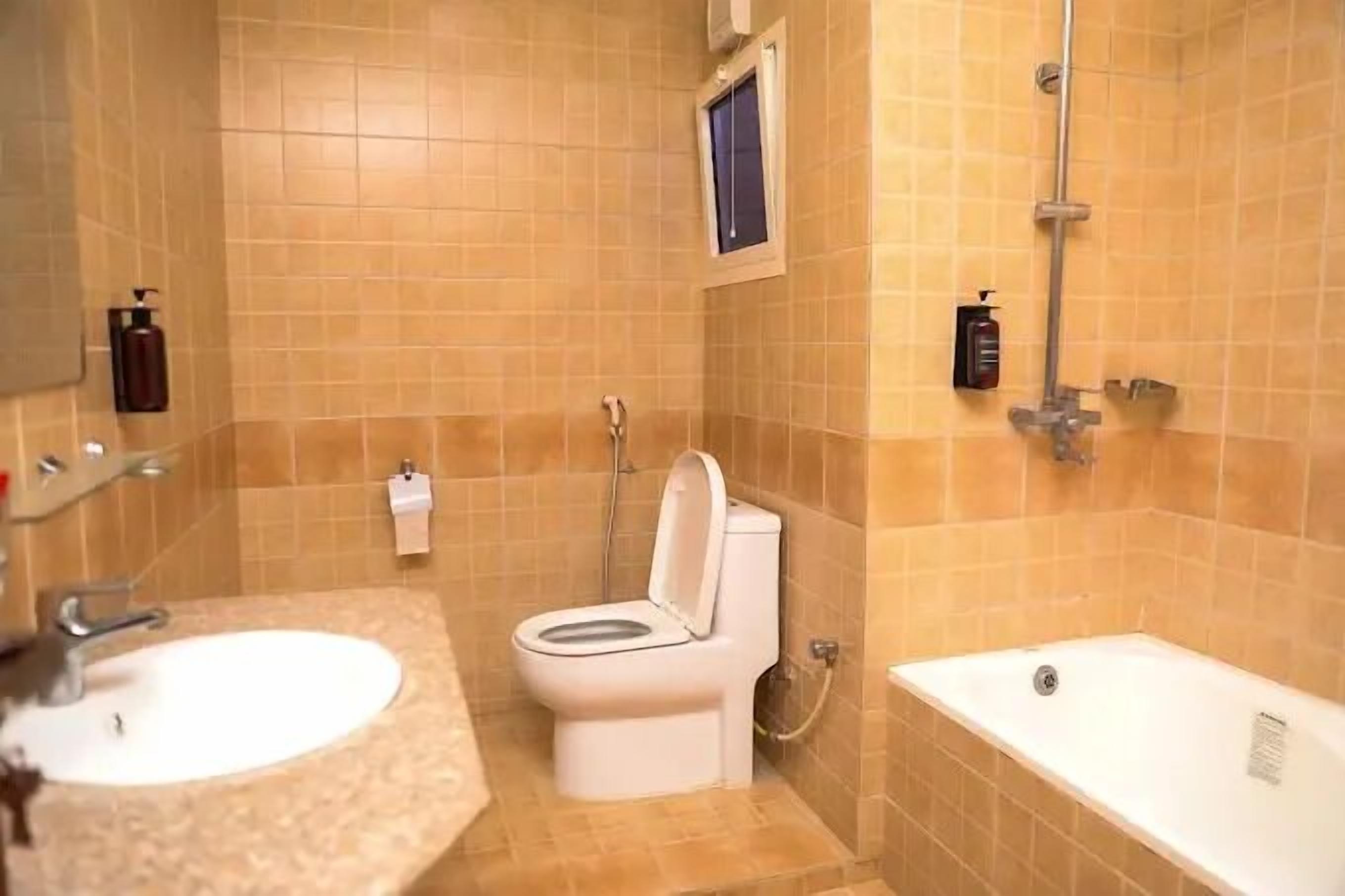 エコノミー アパートメント バルコニー シティビュー | バスルーム | バスアメニティ (無料)、ヘアドライヤー、タオル、石鹸