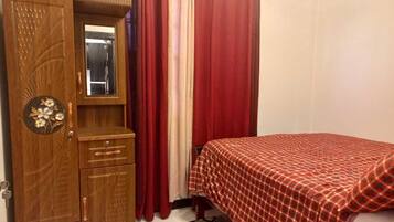 2 bedrooms, iron/ironing board, Internet, bed sheets