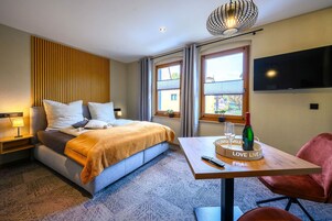 Basic Double Room, 1 King Bed, City View | Hypo-allergenic bedding, individually decorated, individually furnished