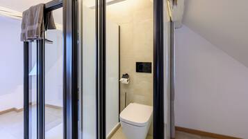 Design Double Room | Hypo-allergenic bedding, individually decorated, individually furnished