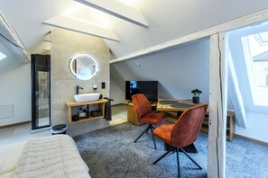 Kahden hengen design-huone | Allergiatestatut vuodevaatteet, yksilöllisesti sisustettu