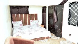 Kamar Deluks, balkon, pemandangan kota | Meja kerja, ruang kerja ramah laptop, dan tirai kedap cahaya