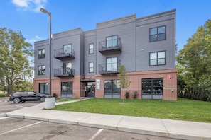 Exterior - Luxury Downtown Condo with Fire Place (Kalamazoo)