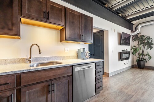 Luxury Downtown Condo with Fire Place