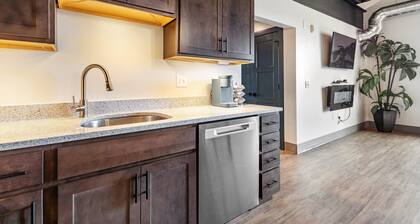 Luxury Downtown Condo with Fire Place