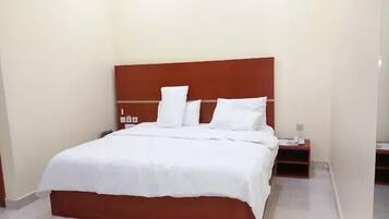 Chambre Deluxe, balcon, vue ville | Bureau, espace de travail pour ordinateur portable