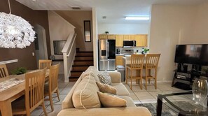 Smart TV - FULL Kitchen & Resort Amenities Near Disney World & Universal! (Davenport)