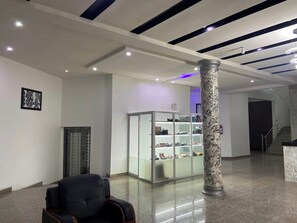 Lobby sitting area - AKMAG HOTELS  (Uyo)