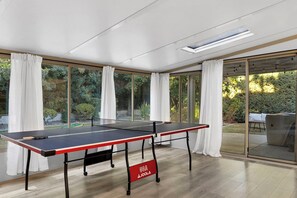 Games room - Family Friendly Modern Luxury SoCal Hot Tub Retreat - Minutes from Disneyland (Fullerton)