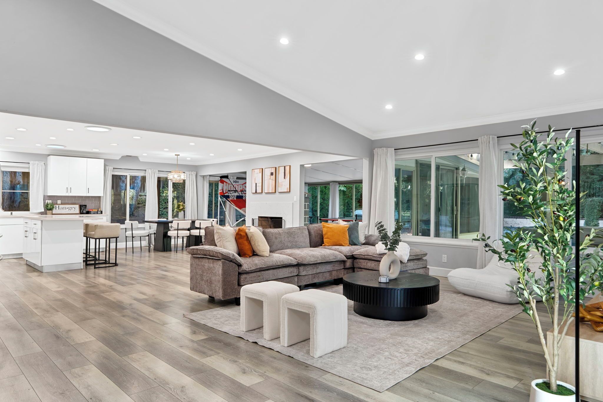 المنشأة من الداخل