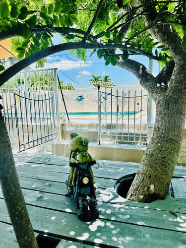 Love Story 2-bedroom pool house in Miami with free parking & BBQ