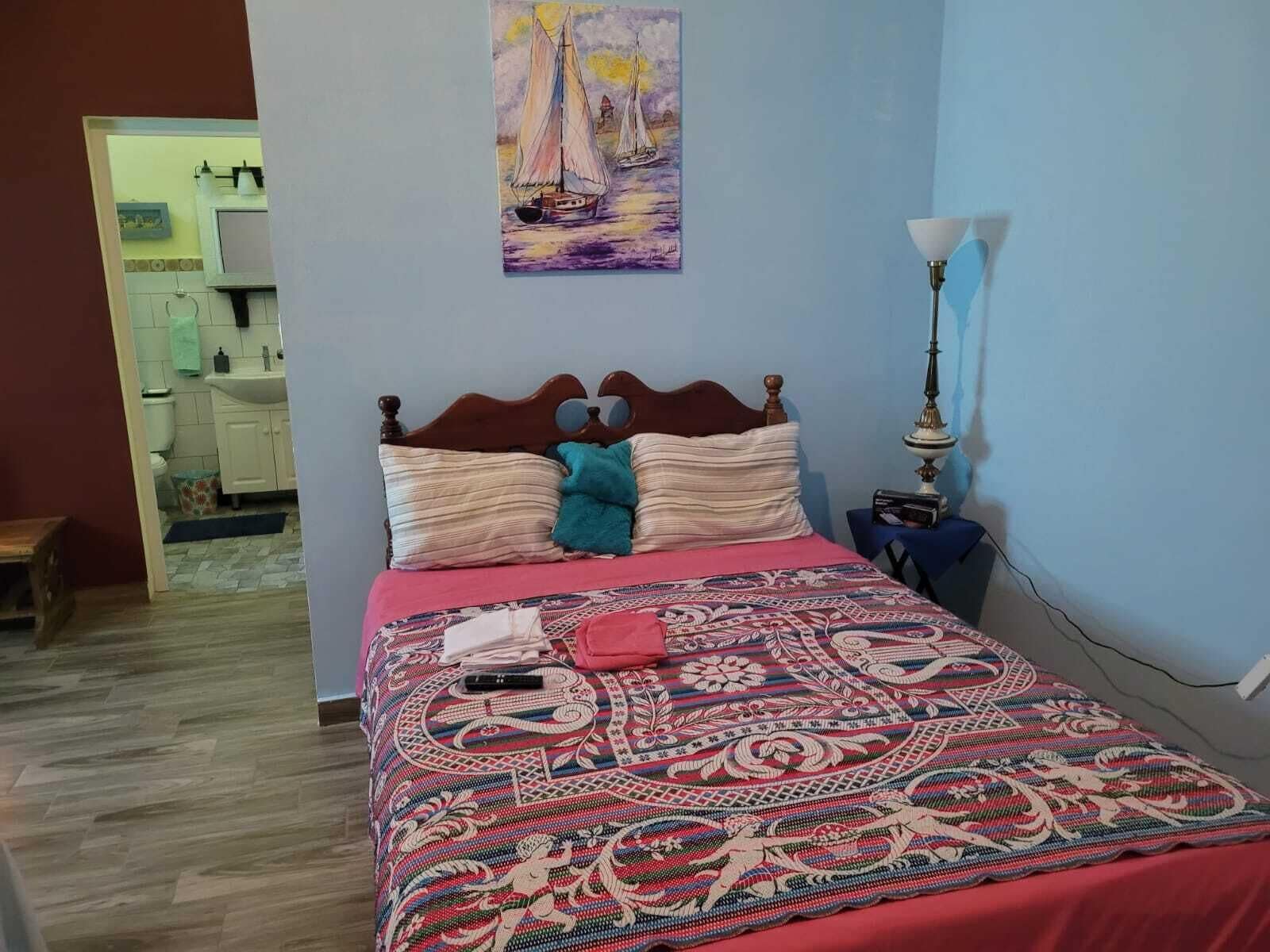 Fer et planche à repasser, Wi-Fi gratuit, draps fournis