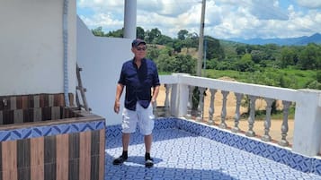 Comfort Room, Mountain View | Terrace/patio