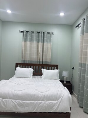 3 室のベッドルーム、アイロン / アイロン台、WiFi、ベッドシーツ