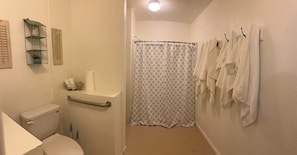 Dusche, Handtücher, Seife, Toilettenpapier