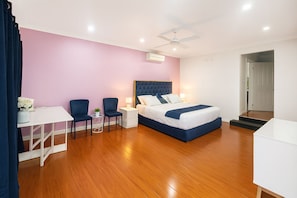 Iron/ironing board, WiFi, bed sheets