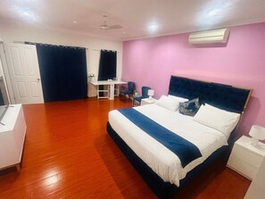 Iron/ironing board, WiFi, bed sheets