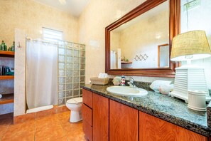 Suihku, ympäristöystävälliset hygieniatuotteet, hiustenkuivaaja