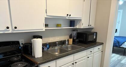 Charming 1 Bedroom, 1 Bathroom Apartment