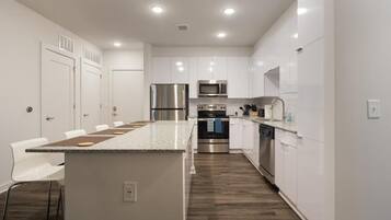 Tủ lạnh, lò vi sóng, lò nướng, bếp nấu