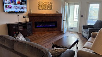 Smart TV, chimenea, videoteca, estéreo