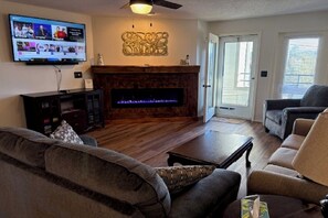Smart TV, fireplace
