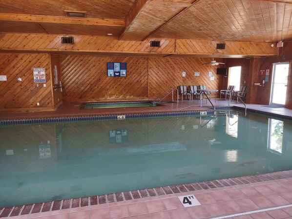 Piscine intérieure, piscine extérieure